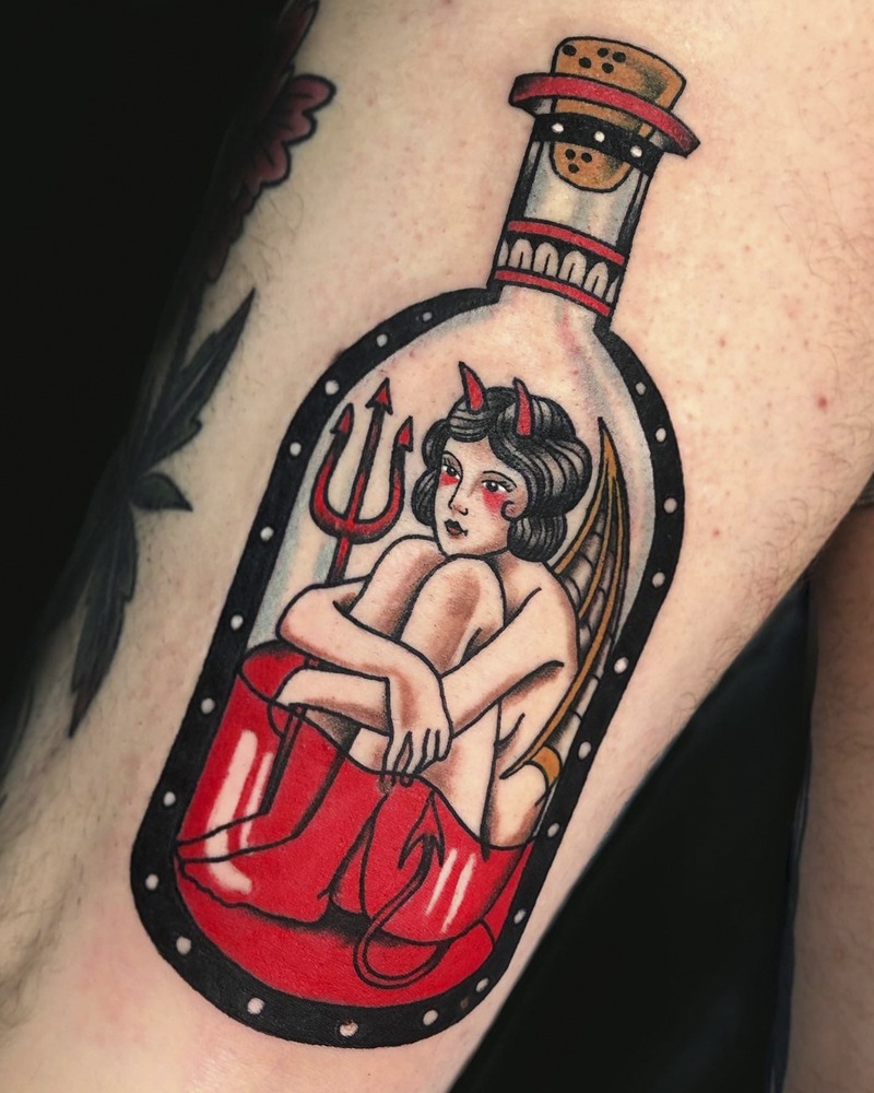 tatuajes valencia tatuaje isa santana no land tattoo parlour traditional botella bottle girl chica - No Land Tattoo Parlour